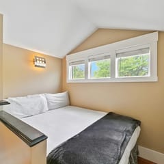 MTR Hazel - #2661 - Lowell Studio