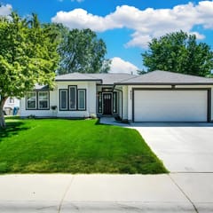 MTR Lorinda - #9025 - Lorinda's North by Northwest