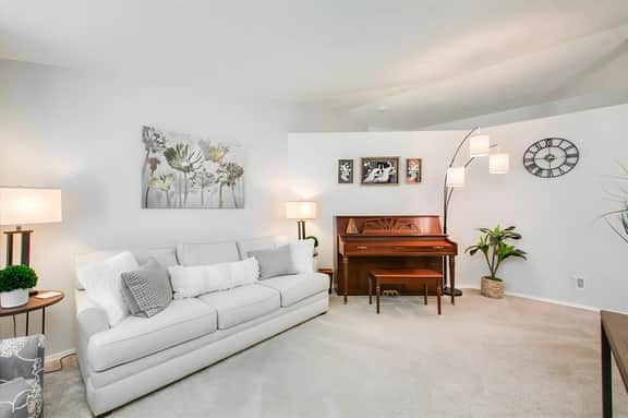 MTR Lorinda - #9025 - Lorinda's North by Northwest