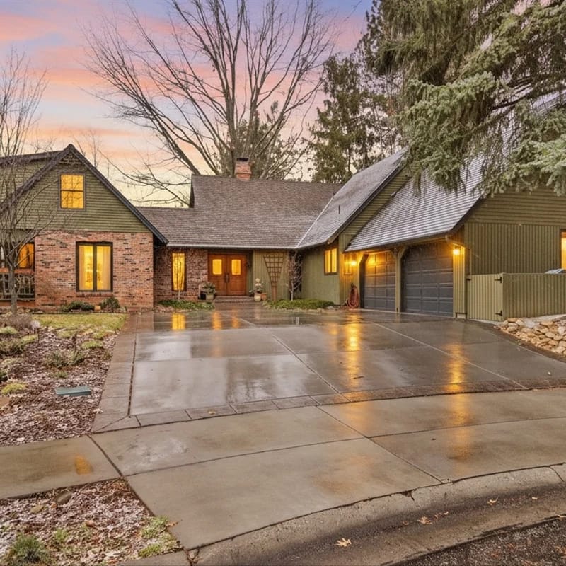 Canova - #1652 - Heartwood Hideaway